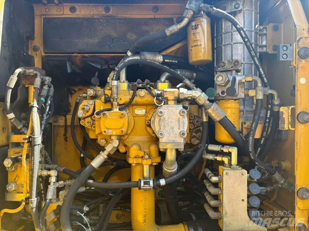 CAT 323 D L Paletli ekskavatörler