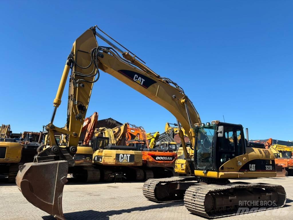 CAT 323 D L Paletli ekskavatörler