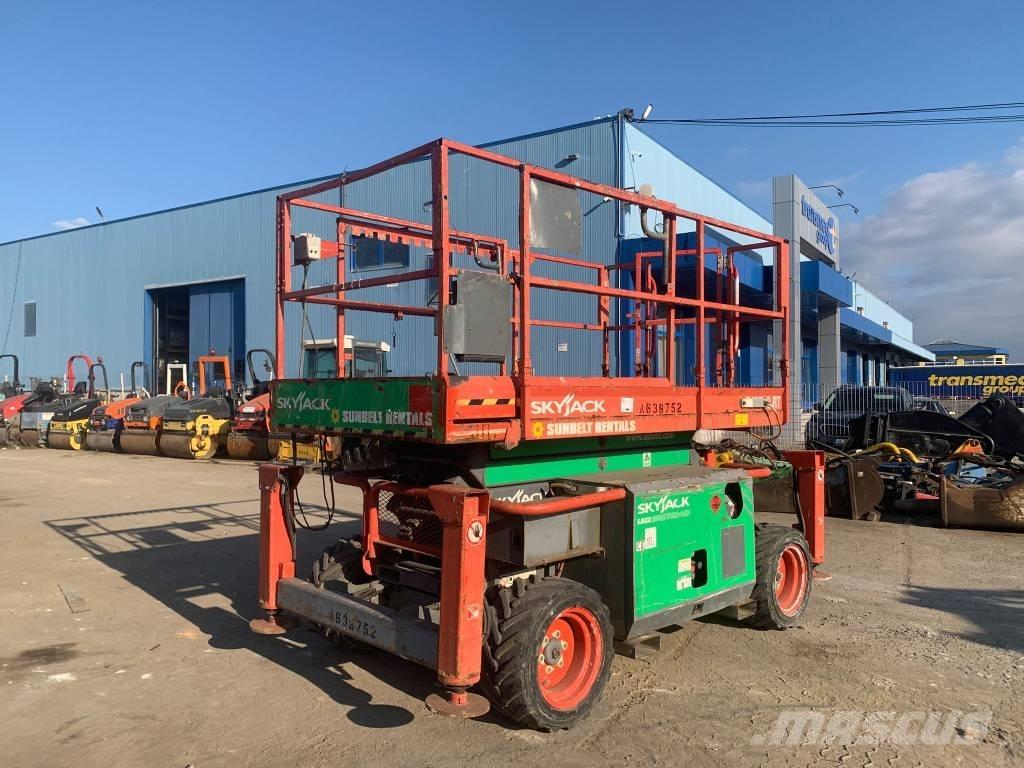 SkyJack SJ 6832 RT Makasli platformlar