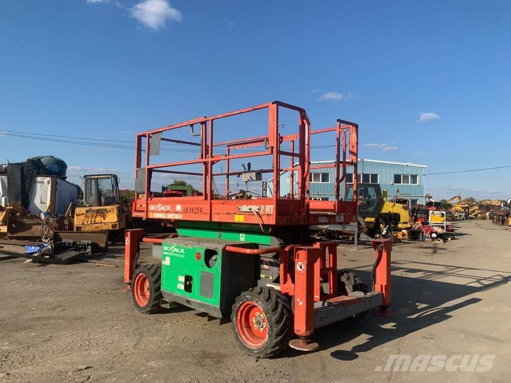 SkyJack SJ 6832 RT Makasli platformlar