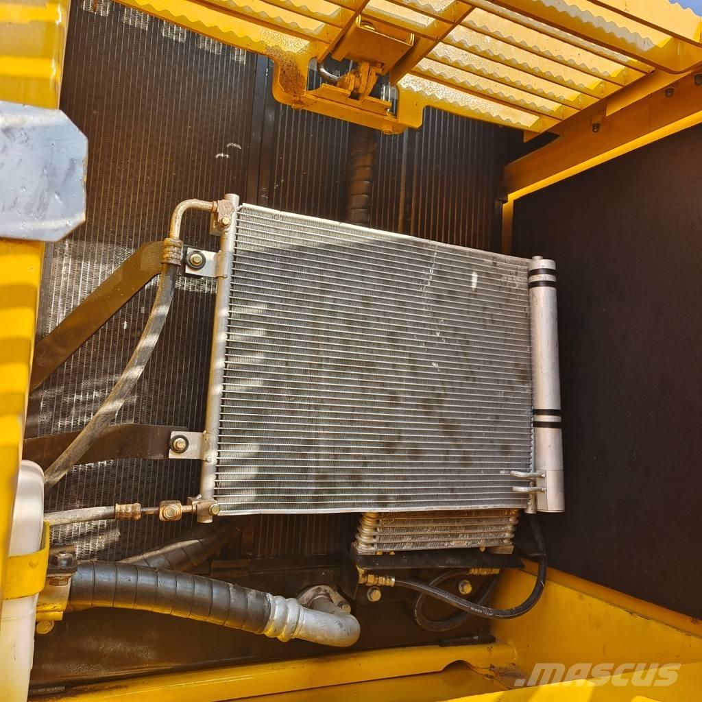 Komatsu PC 200 Paletli ekskavatörler