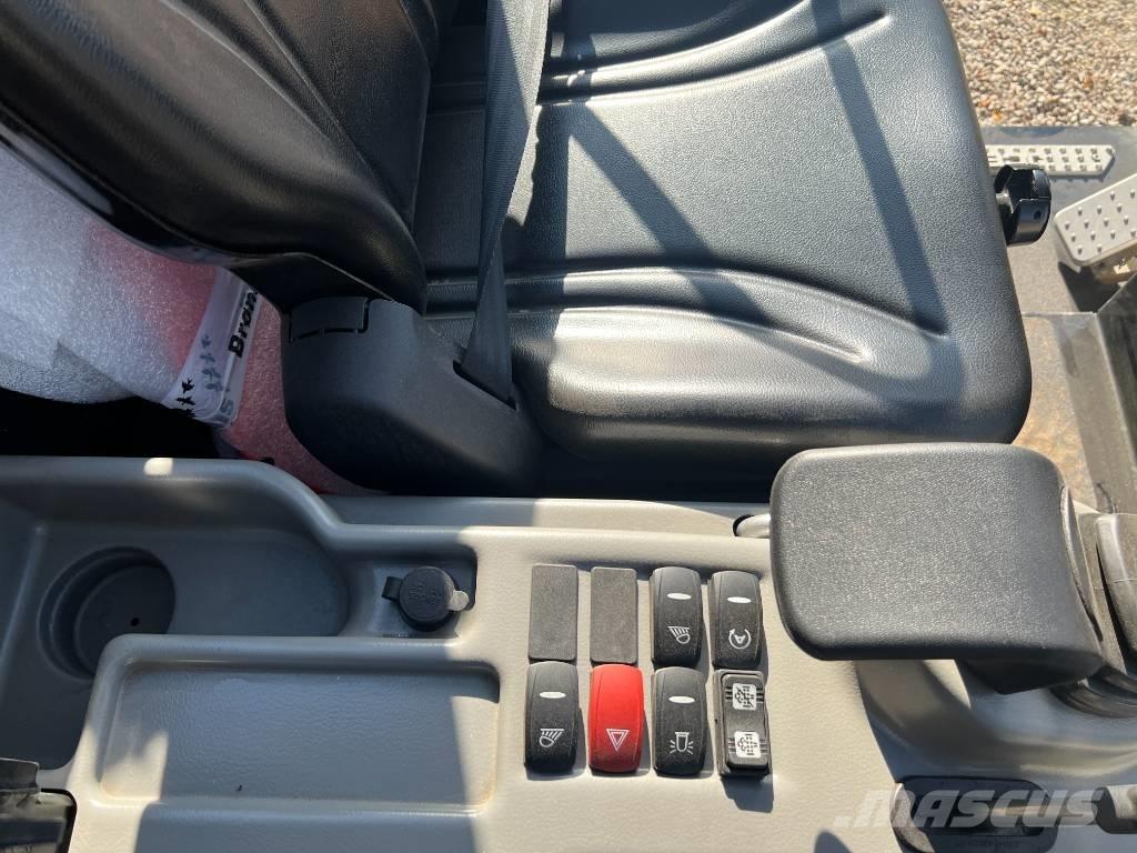 JCB 403 Plus Mini yükleyiciler