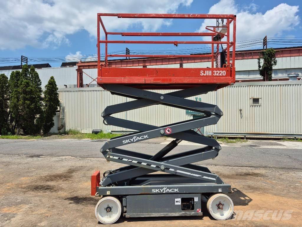 SkyJack SJ 3220 Makasli platformlar
