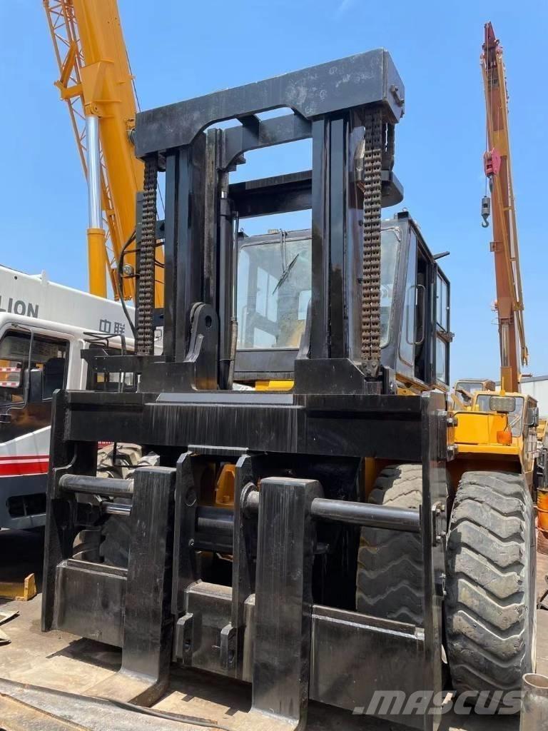 Komatsu 30 Ton Dizel forkliftler