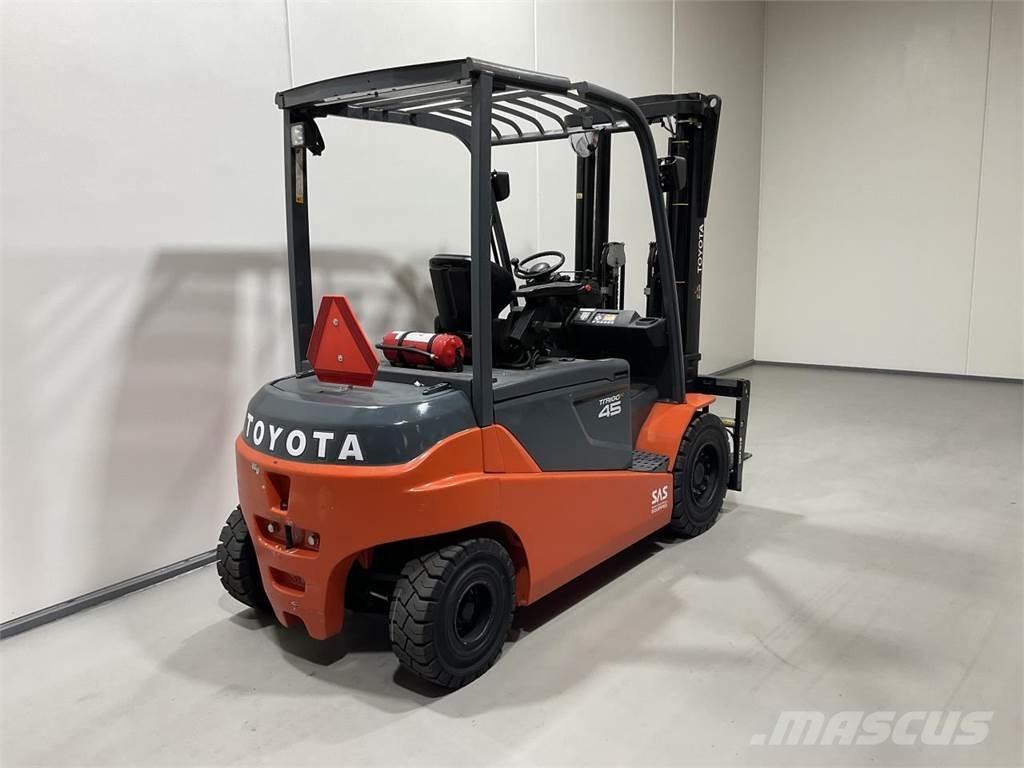 Toyota 8FBMT45 Elektrikli forkliftler