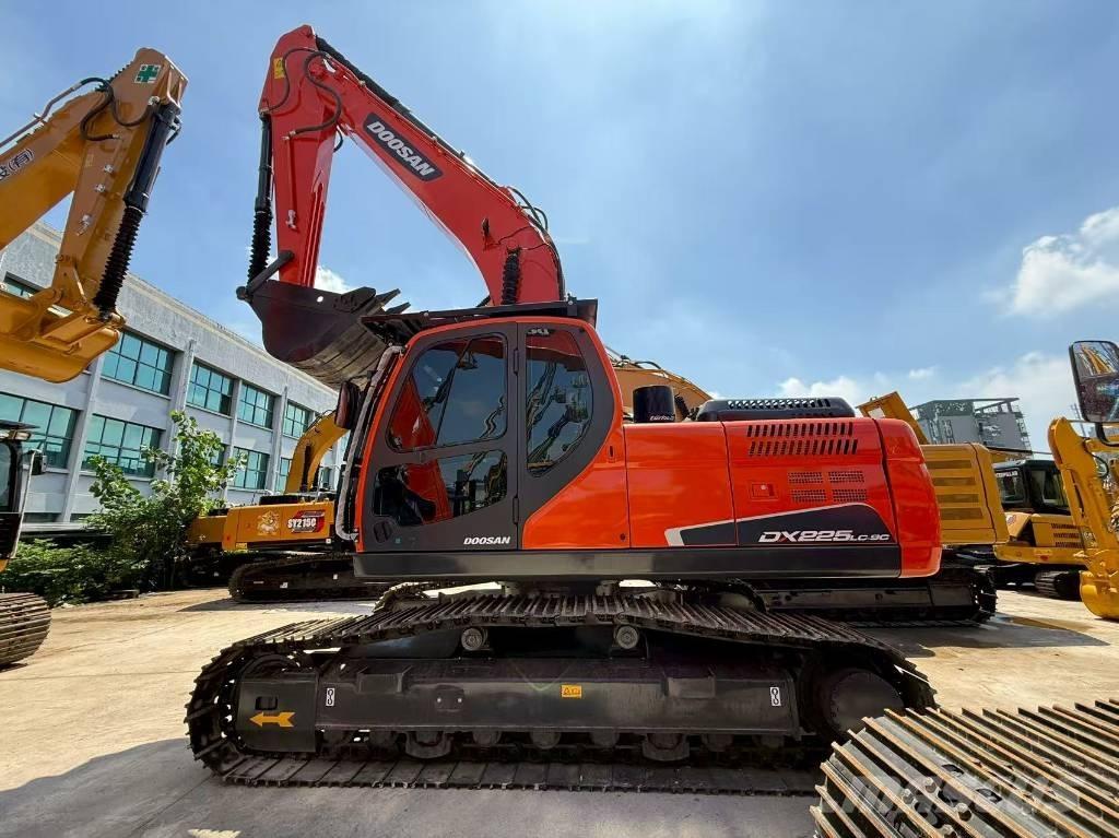 Doosan DX 225 Paletli ekskavatörler