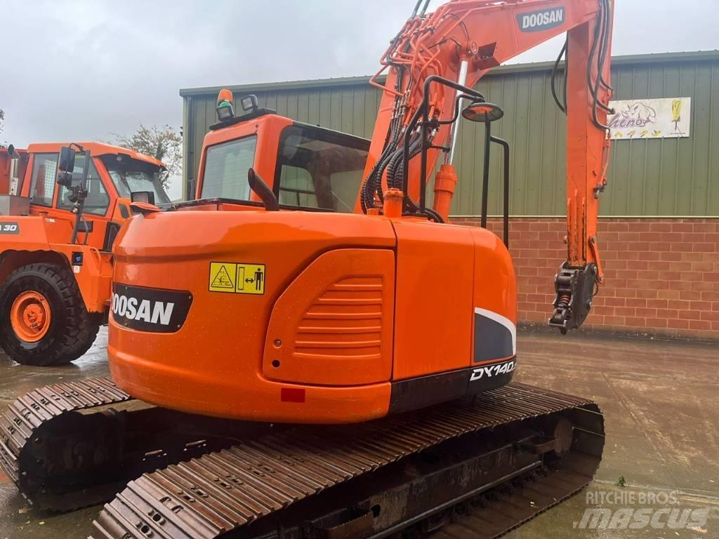  2015 DX140LCR-3 Paletli ekskavatörler