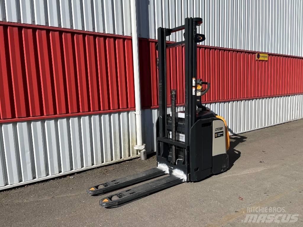 Crown ETi40001,2 Yaya kumandali istif makinasi