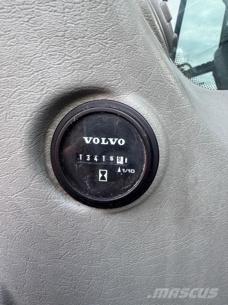 Volvo EC 250 EL Paletli ekskavatörler