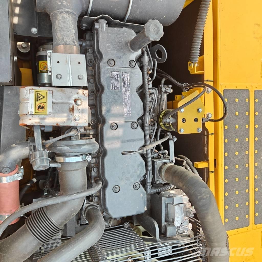 Komatsu 240-8 Paletli ekskavatörler
