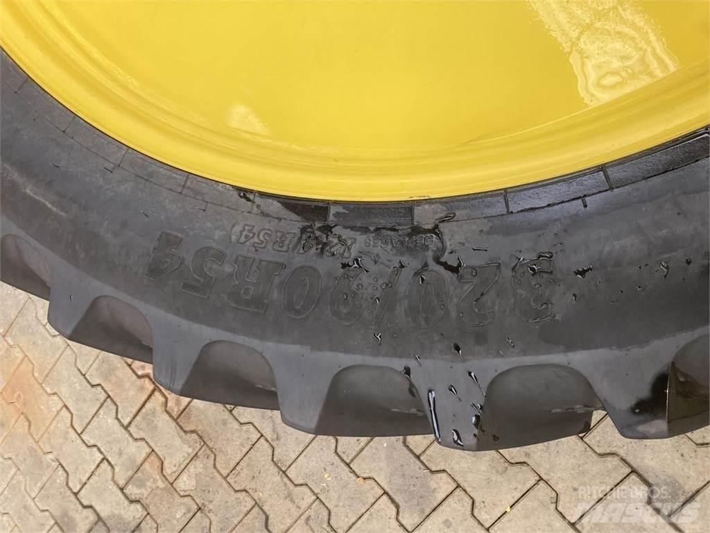 BKT 320/90R54 Tekerlekler