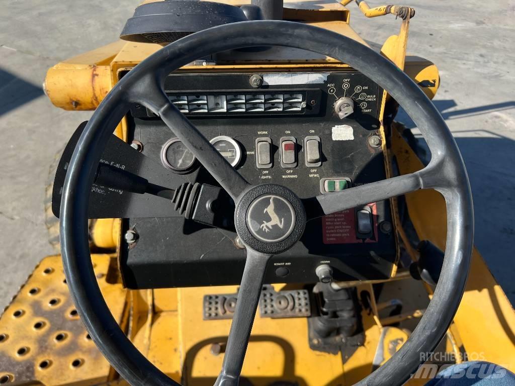 John Deere 210 LE Ön yükleyici ve kazicilar
