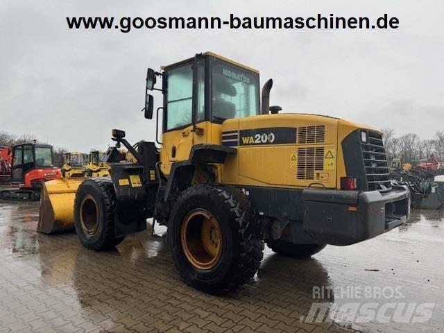Komatsu WA 200 Tekerlekli yükleyiciler