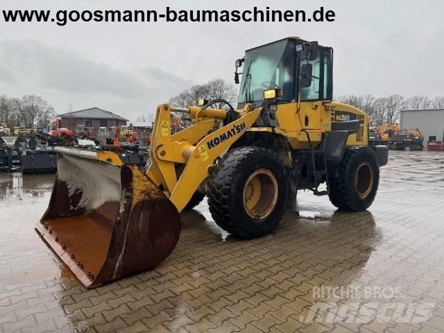 Komatsu WA 200 Tekerlekli yükleyiciler