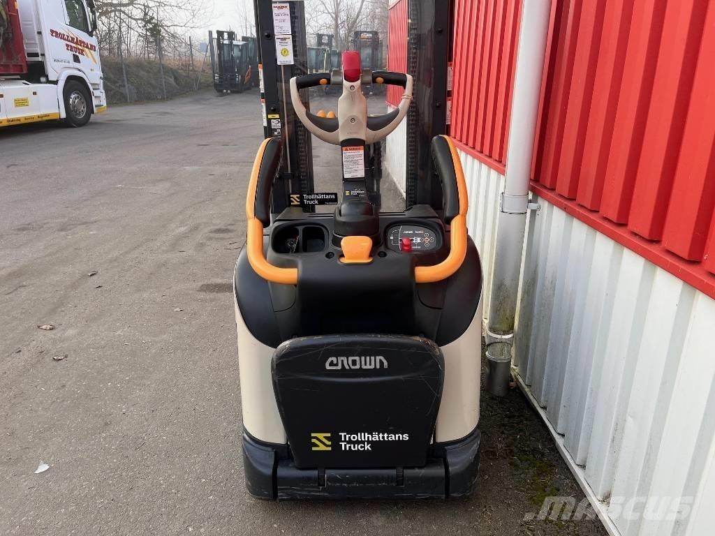 Crown ETi 4000-1.2 Yaya kumandali istif makinasi