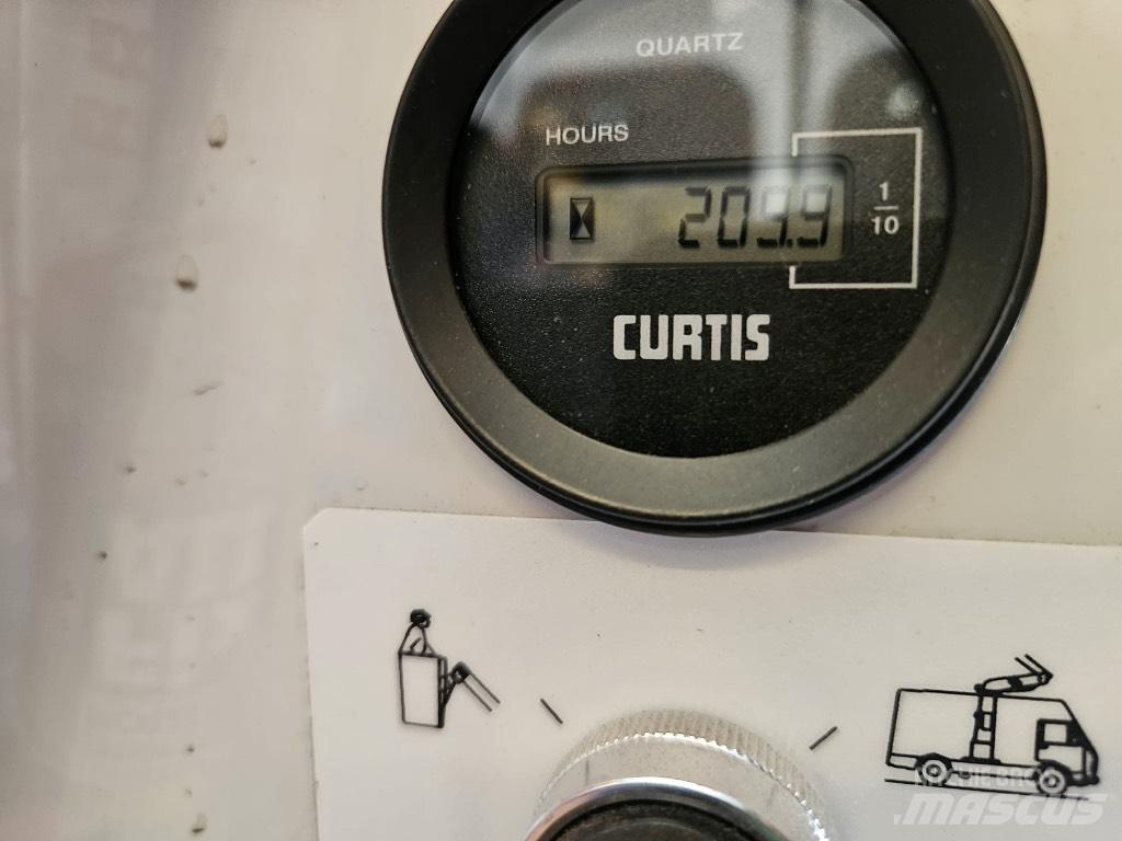 VERSALIFT VT 145 F Araç üstü platformlar