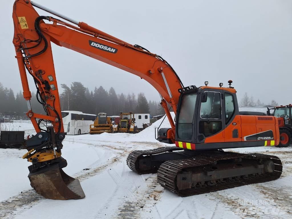 Doosan DX 225 LC Paletli ekskavatörler