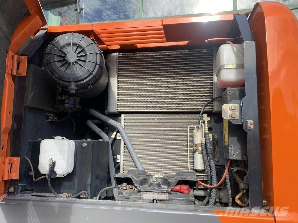 Hitachi ZX 140 W-3 Lastik tekerli ekskavatörler