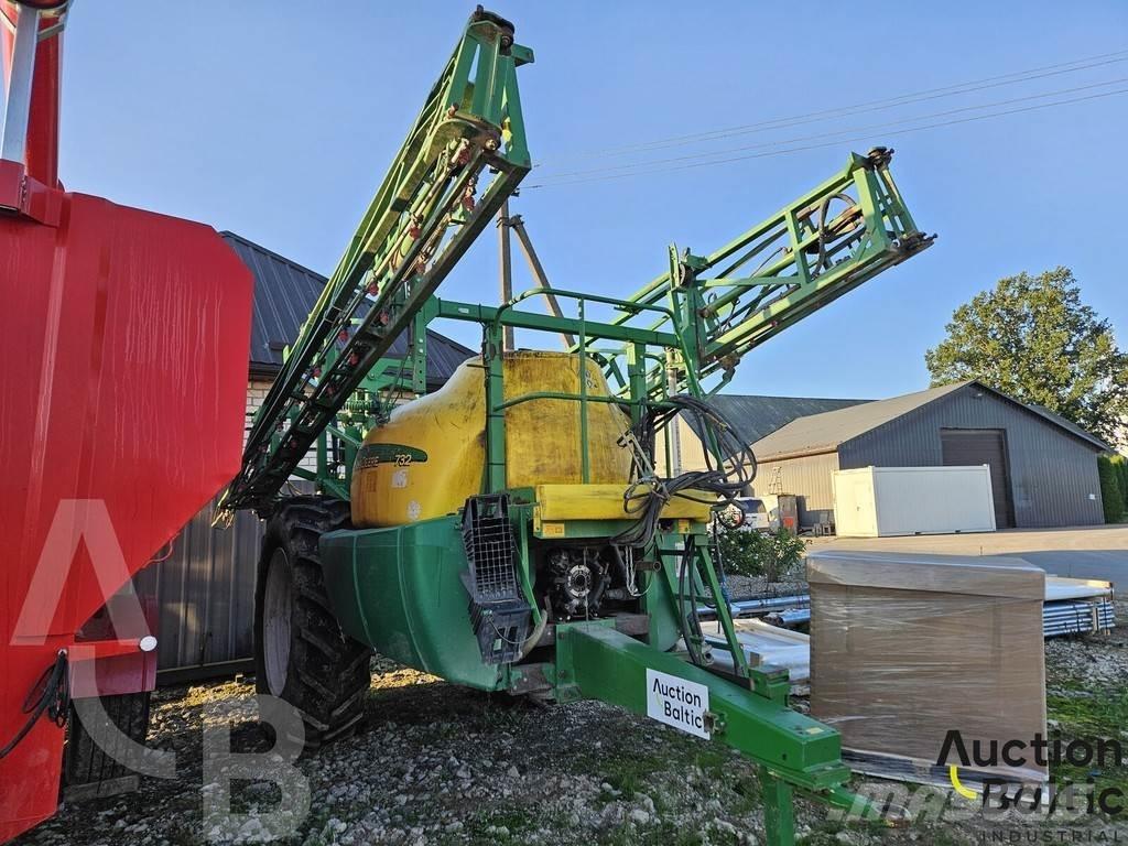 John Deere 732 Çekilir pülverizatörler