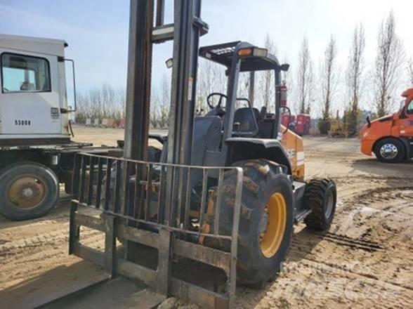 CASE 586H Arazi tipi forklift