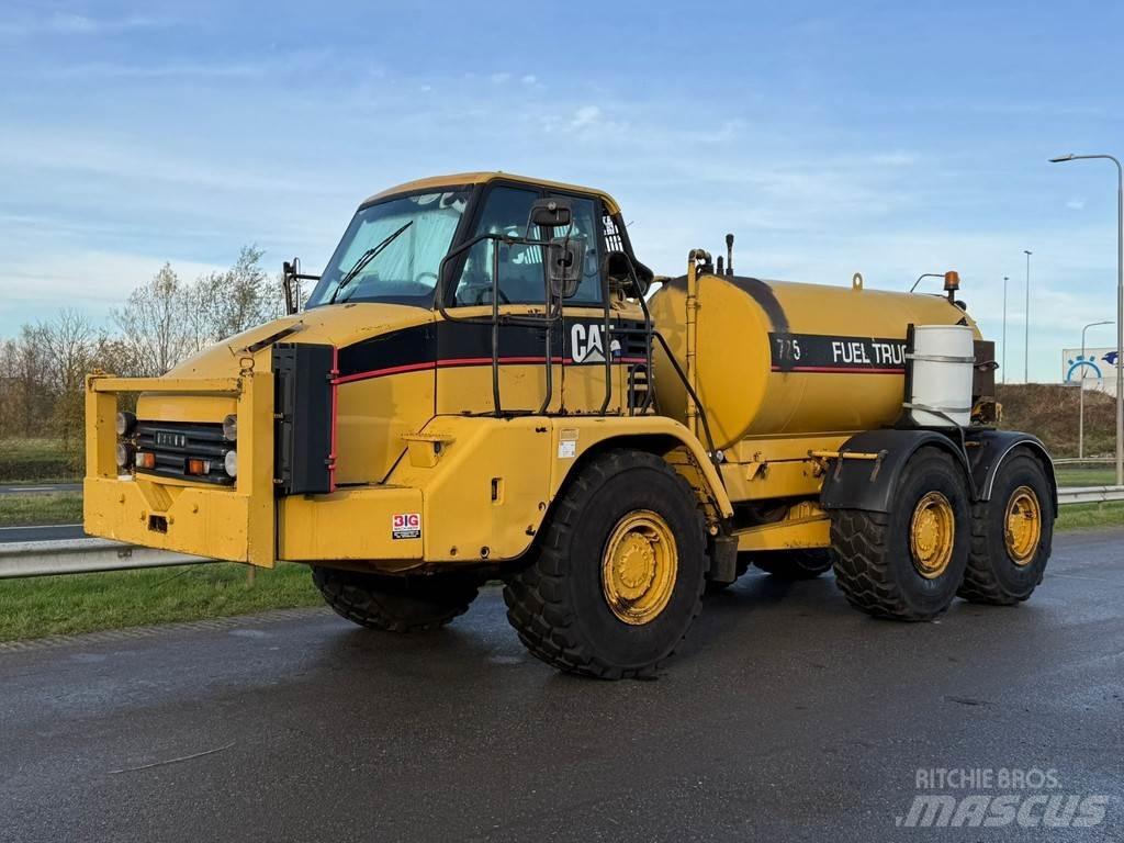 CAT 725 Fuel truck Tankerli kamyonlar