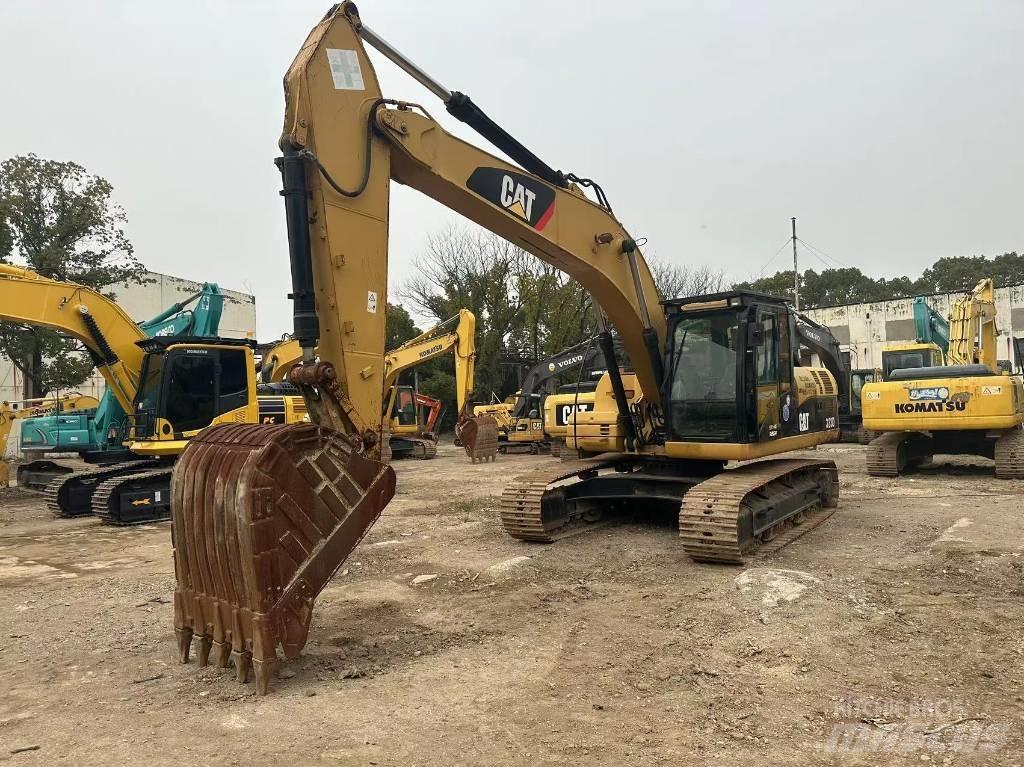 CAT 323D Paletli ekskavatörler