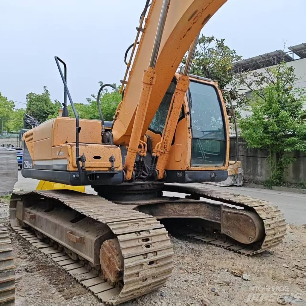 Hyundai Robex 220-9 Paletli ekskavatörler
