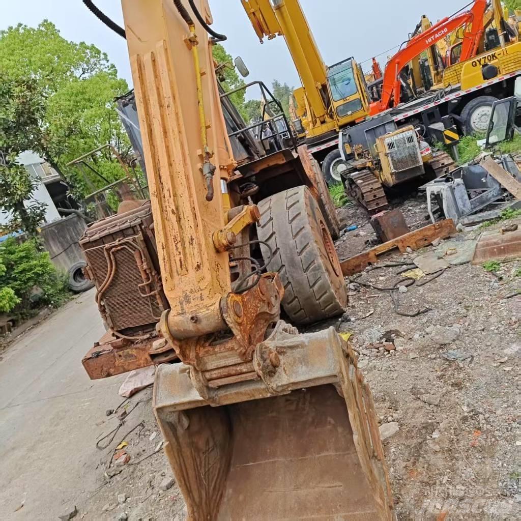 Hyundai Robex 220-9 Paletli ekskavatörler