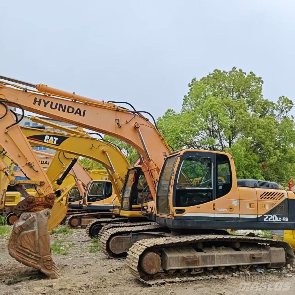 Hyundai Robex 220-9 Paletli ekskavatörler