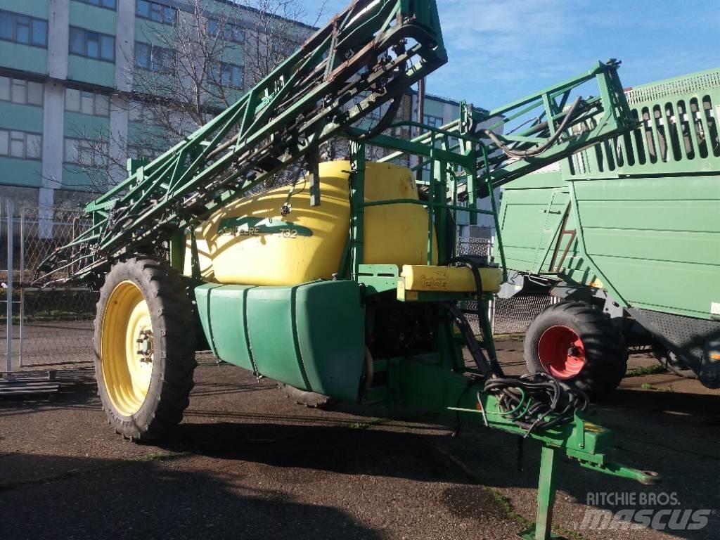 John Deere 732 Çekilir pülverizatörler