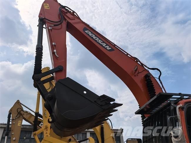 Doosan DX 225 LC Paletli ekskavatörler