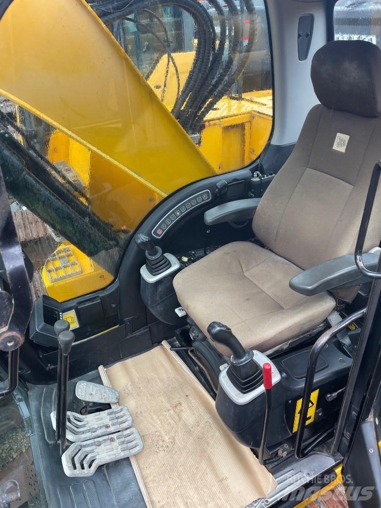 JCB JZ140LC Paletli ekskavatörler