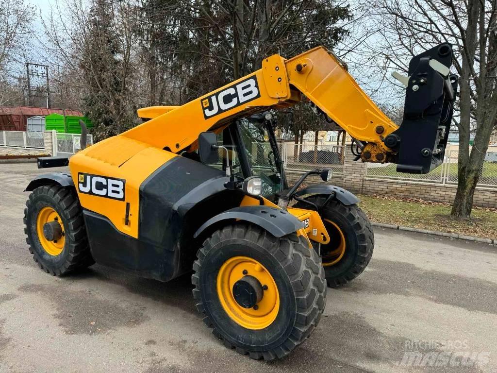 JCB 527-58 Tarimsal teleskopik yükleyiciler