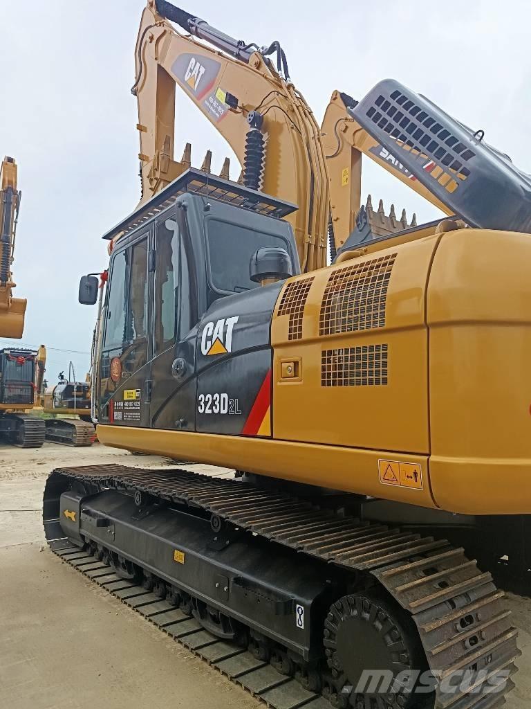 CAT 323 D2L Paletli ekskavatörler