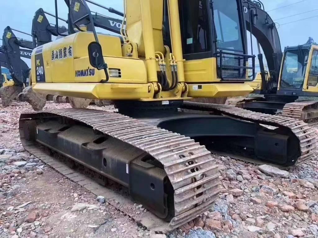 Komatsu PC 240 Paletli ekskavatörler