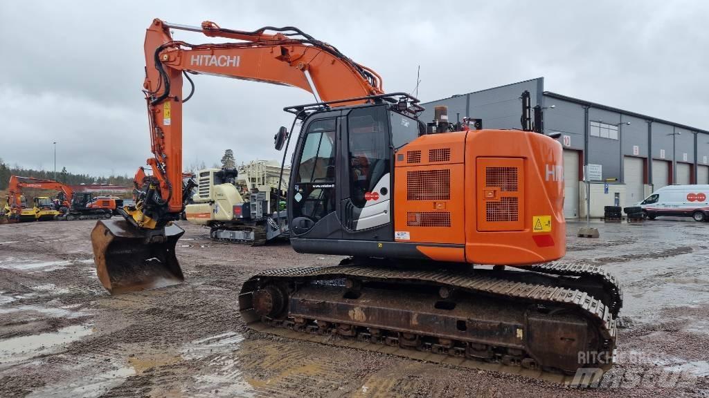 Hitachi ZX225USLC-6 Paletli ekskavatörler