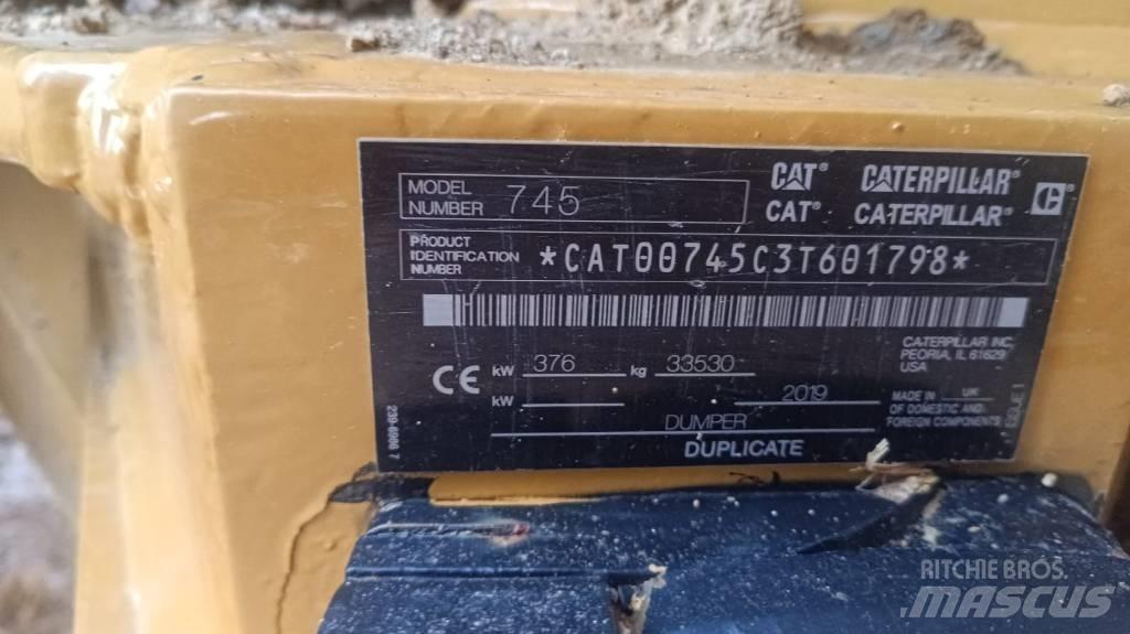 CAT 745 Belden kirma kaya kamyonu