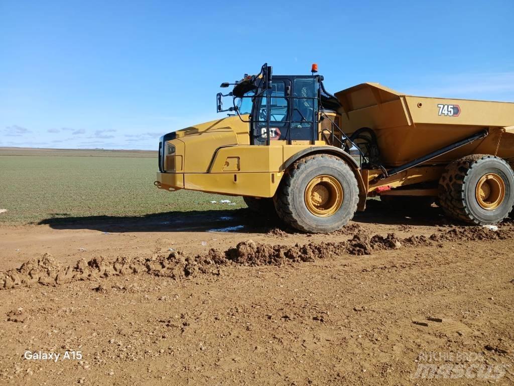 CAT 745 Belden kirma kaya kamyonu