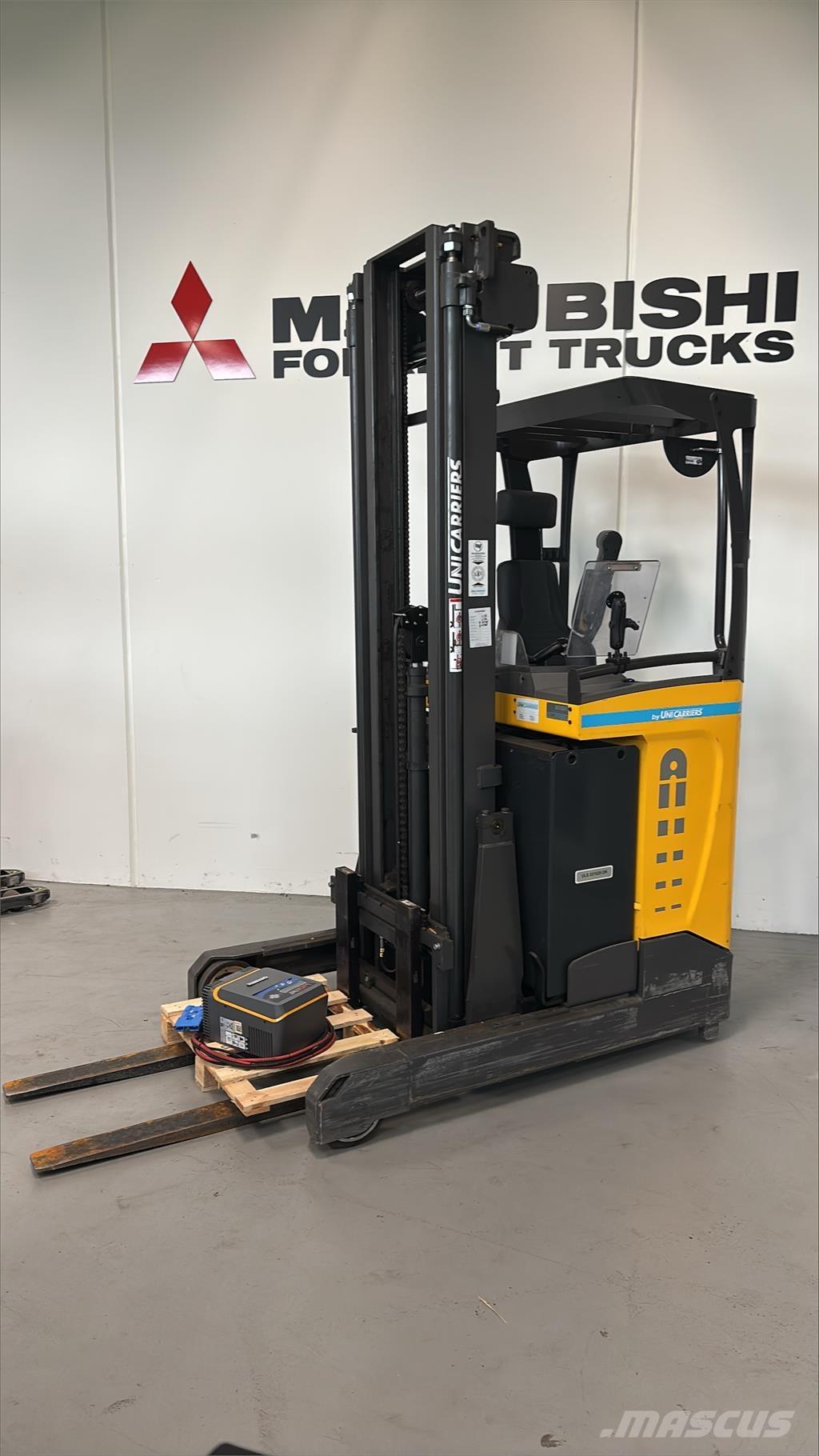Atlet ULS120 Reach truck - depo içi istif araçları