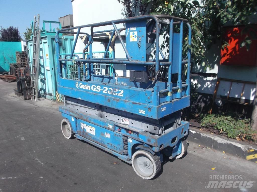 Genie GS 2032    V-2790 Personel Platformları ve Cephe Asansörleri