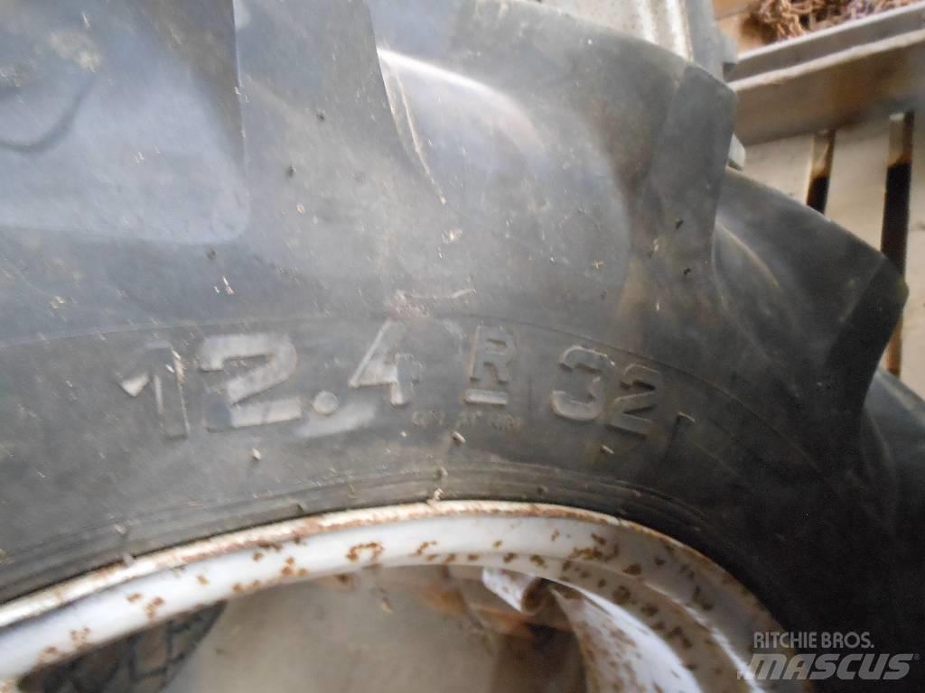 Taurus 12.4X 32 HJUL Diger tarim makinalari