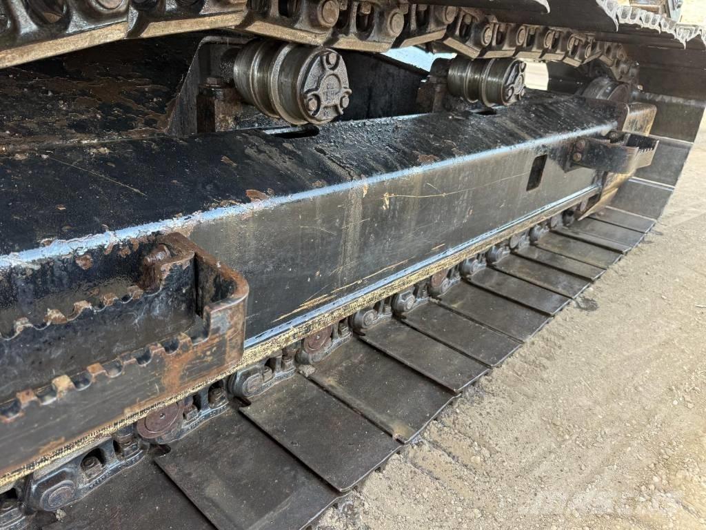 JCB JS 131 Paletli ekskavatörler