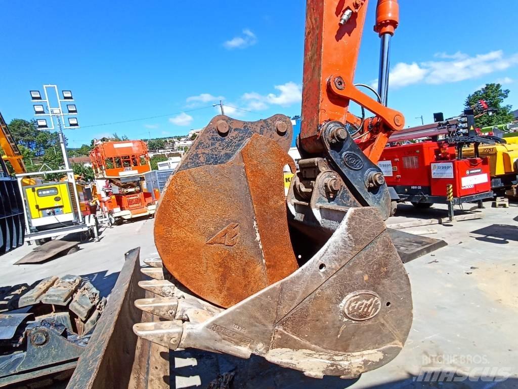 Hitachi ZX 135 US-6 Paletli ekskavatörler