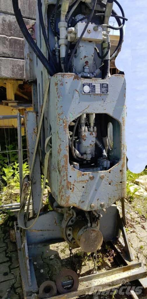 Sennebogen ZM19T Titreşimli kazık çakıcıları