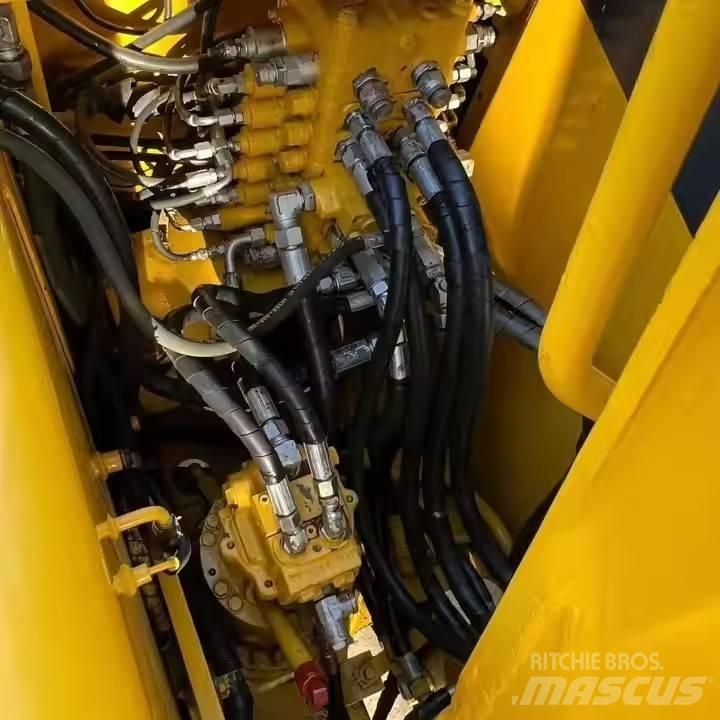 Komatsu PC130 Paletli ekskavatörler