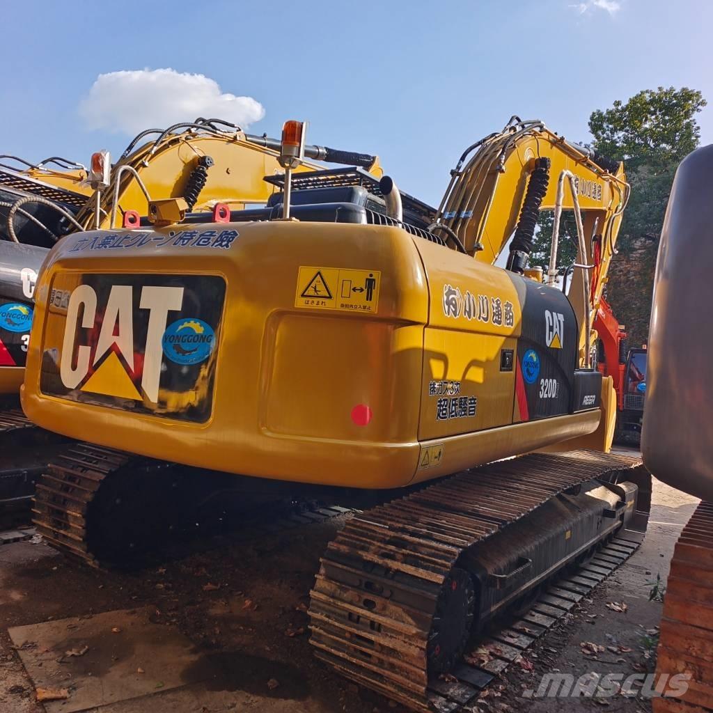 CAT 320DL Paletli ekskavatörler
