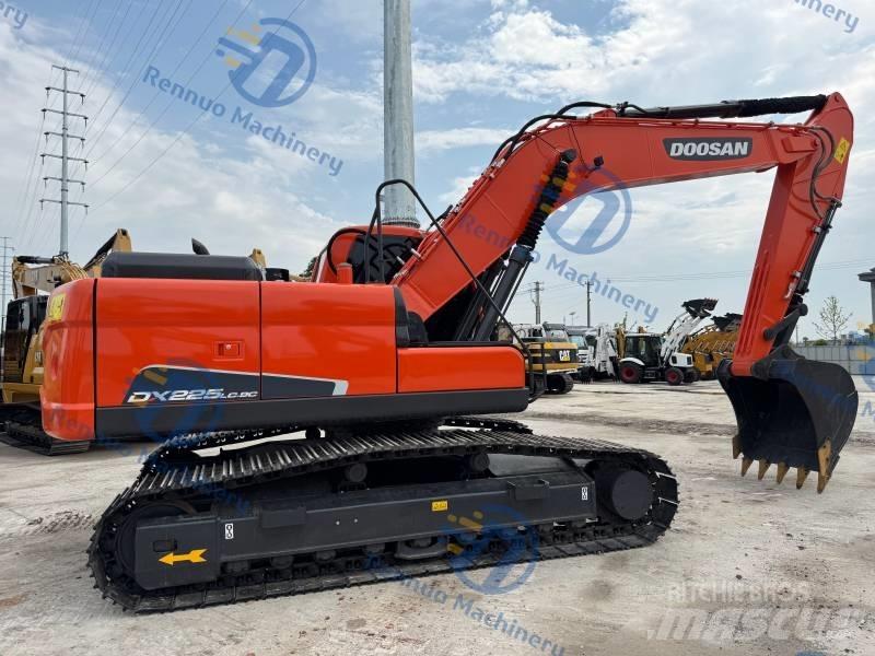 Doosan DX 225 LC-9C Paletli ekskavatörler