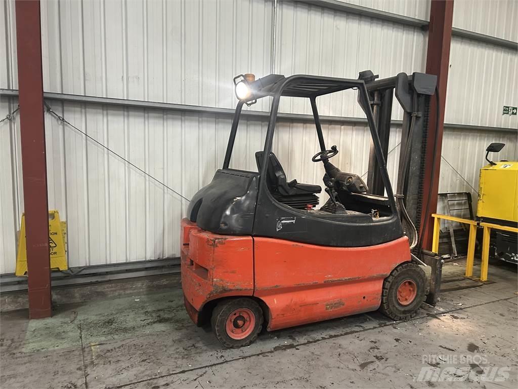 Linde E30-02 Elektrikli forkliftler