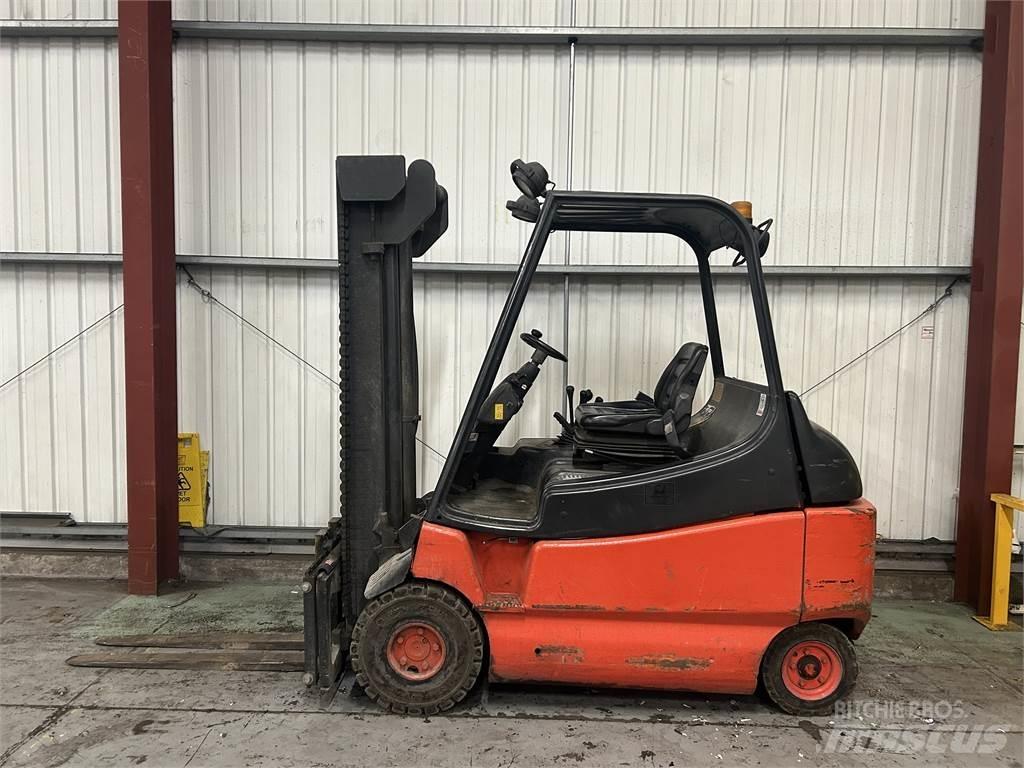 Linde E30-02 Elektrikli forkliftler