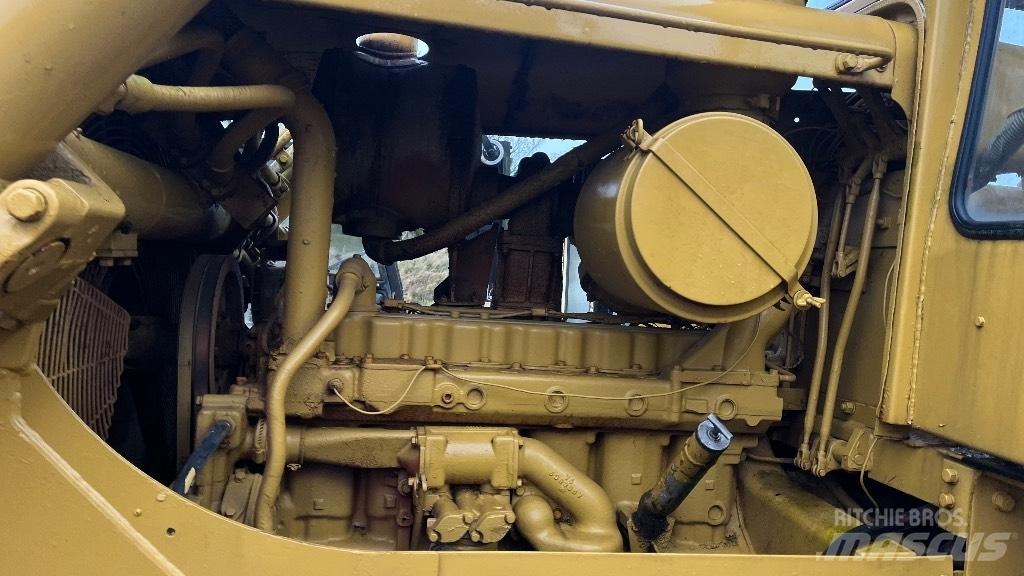 CAT D7 with ripper Paletli dozerler